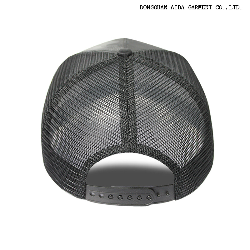 Wire mesh UV protection + Long brimmed sunshade + Adjustable head circumference (55 - 62 cm)