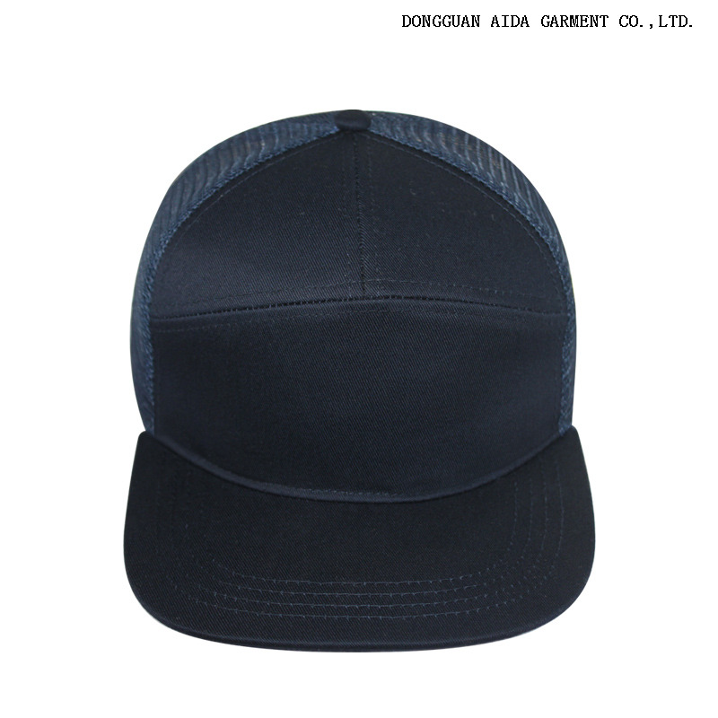 Wire mesh UV protection + Long brim sunshade + Adjustable head circumference (55 - 62 cm)